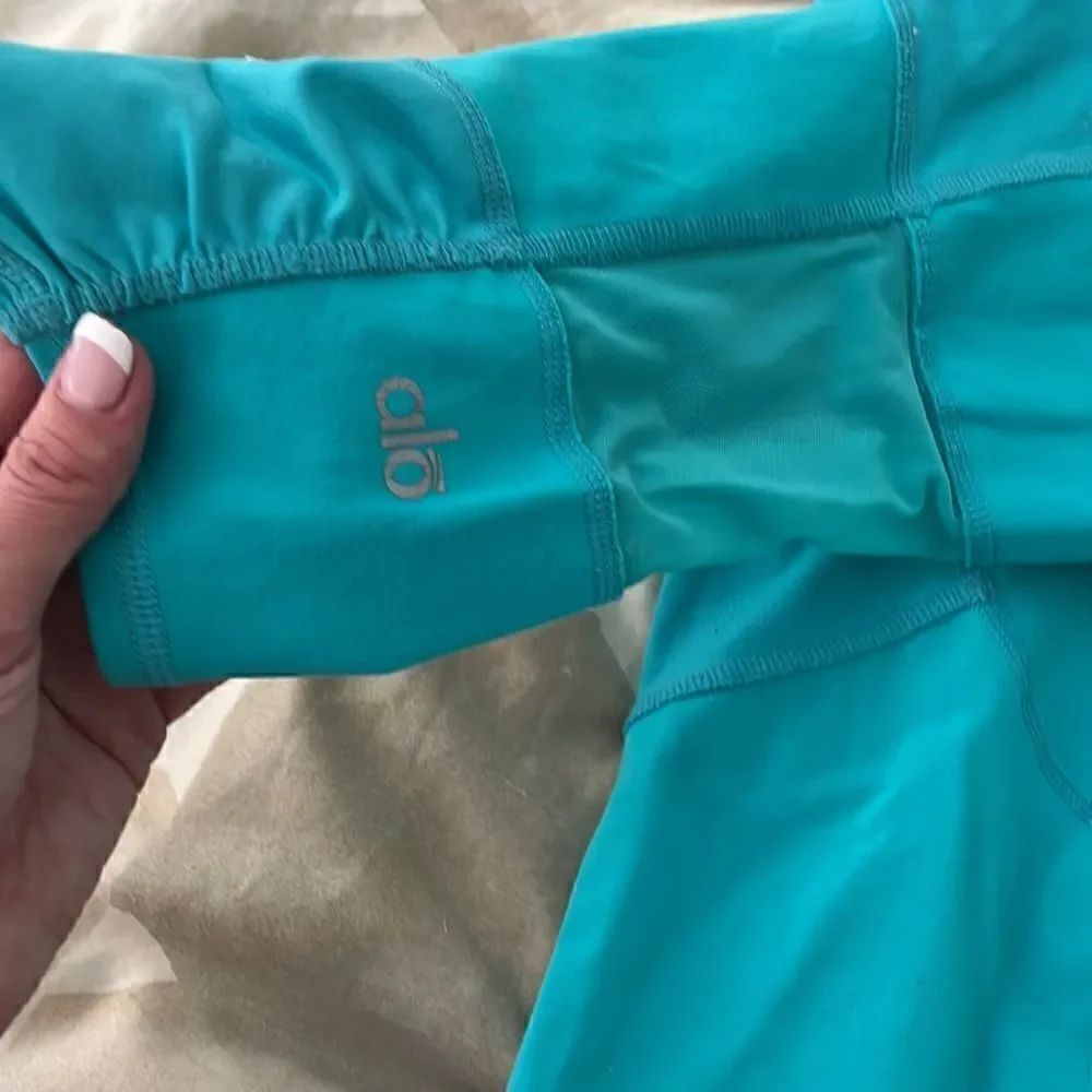 Alo Yoga turquoise cropped athletic leggings XS